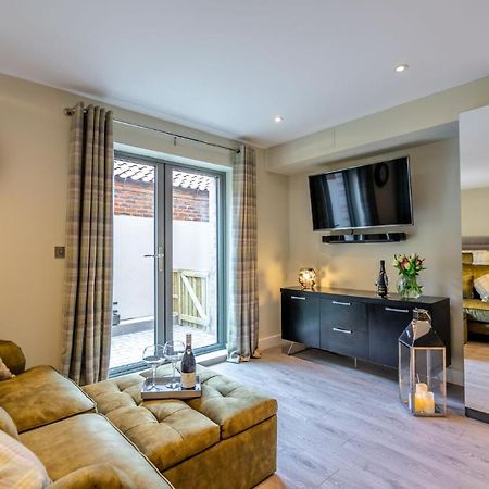 York Staycation With Free Parking Exterior photo